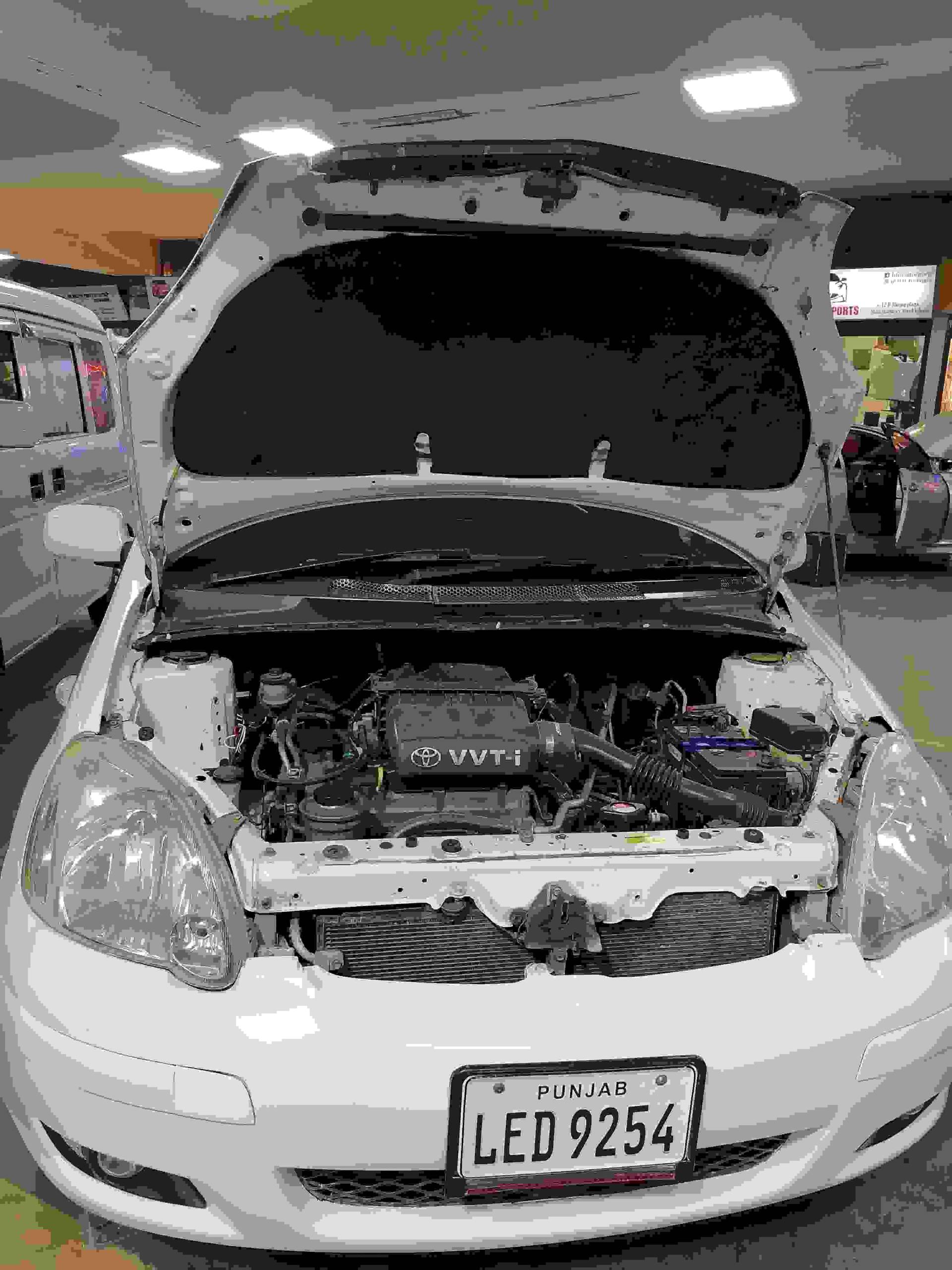 Toyota Vitz 2000 to 2003 Bonnet Insulator for Heat Resistance & Sound Proofing view 3