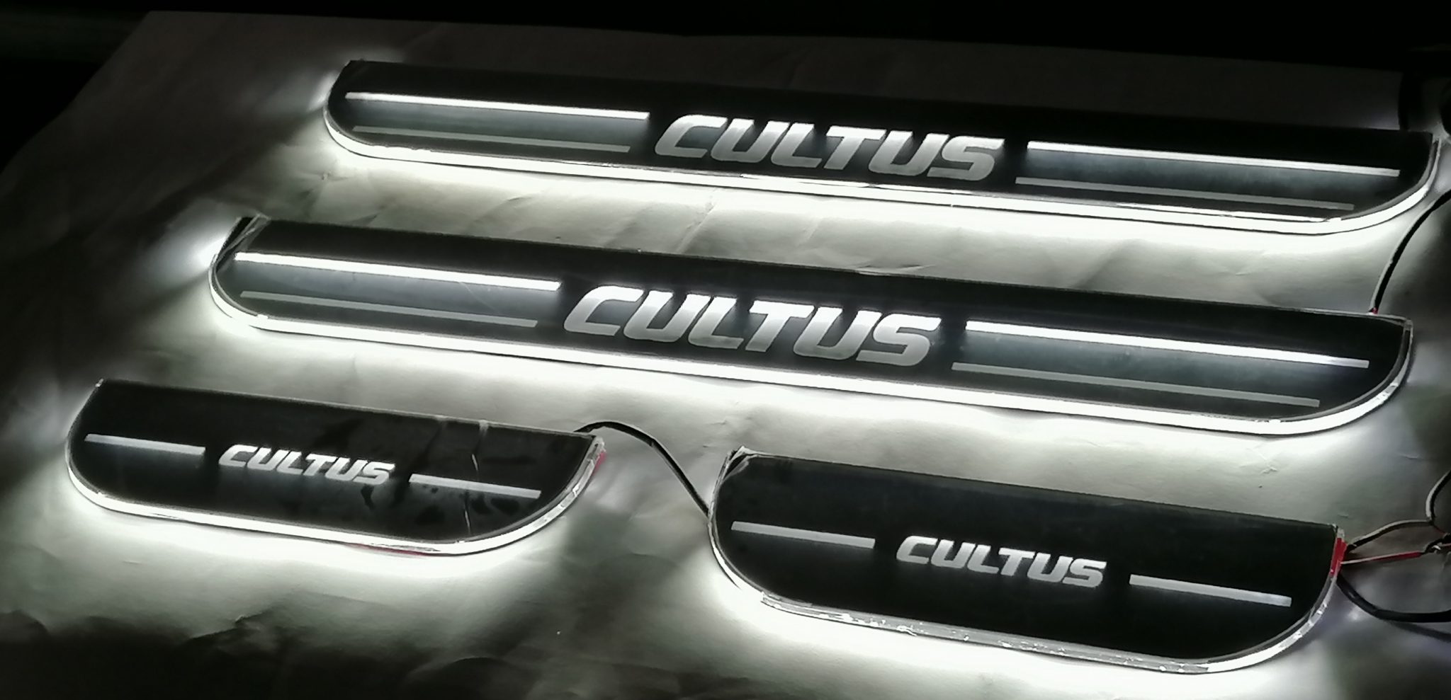 Suzuki Cultus Neon Door Sill Plate Set (Mirror Quality) Acrylic view 3