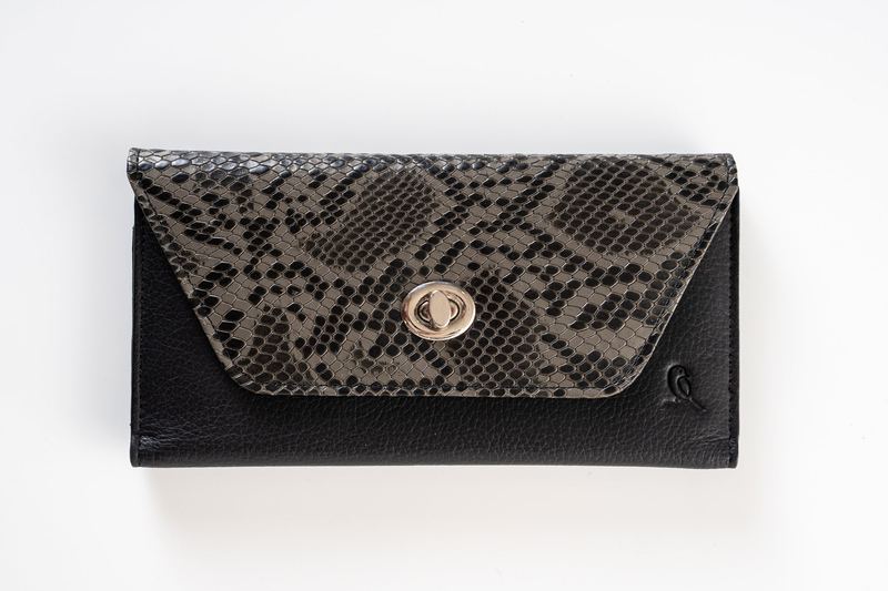 Detox Clutch