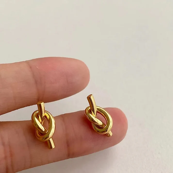 Line Knotted Stud - Earrings - Hover