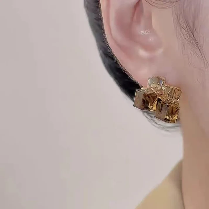 Sparkling Crystal Cube - Earrings - Hover