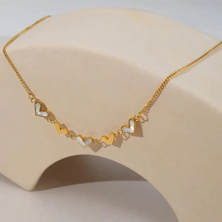 Heart-Shaped Pendant - Necklace - Hover