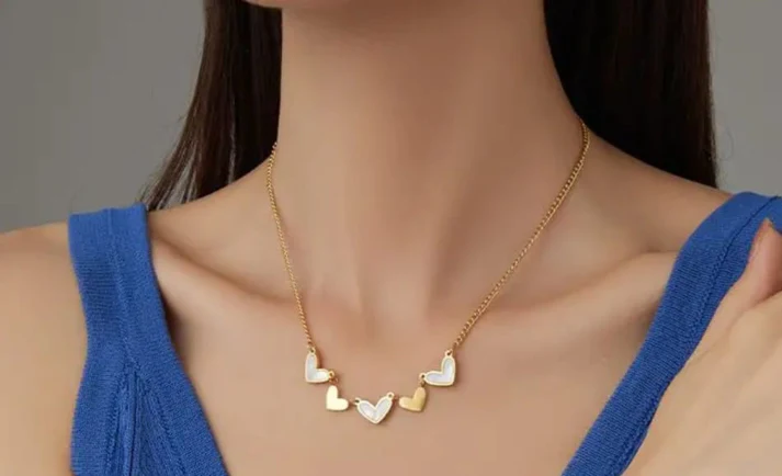 Heart-Shaped Pendant - Necklace - Image 4