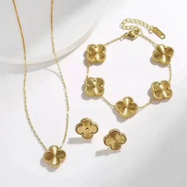Stylish Gold Clover - Jewelry Set - Hover