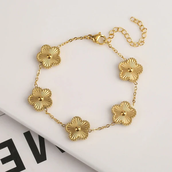 Elegant Gold Clover - Bracelet