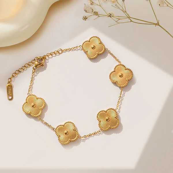 Elegant Gold Clover - Bracelet - Hover