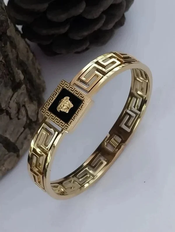 Unique Cubic Design - Bracelet - Hover