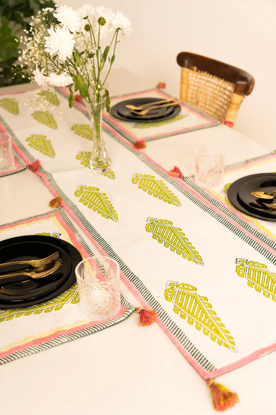 HOME | TABLE RUNNER alternate view