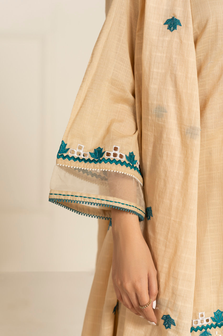 RTW | SHIRT, SHALWAR & DUPATTA view 4