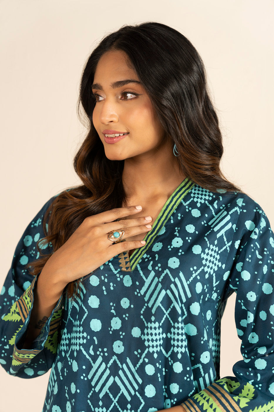 RTW | SHIRT view 3