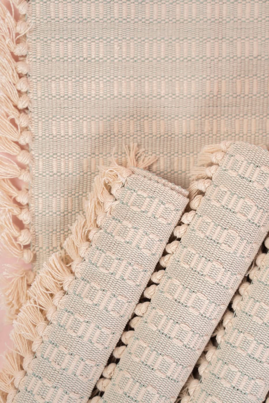 HOME | TABLE RUNNER view 3