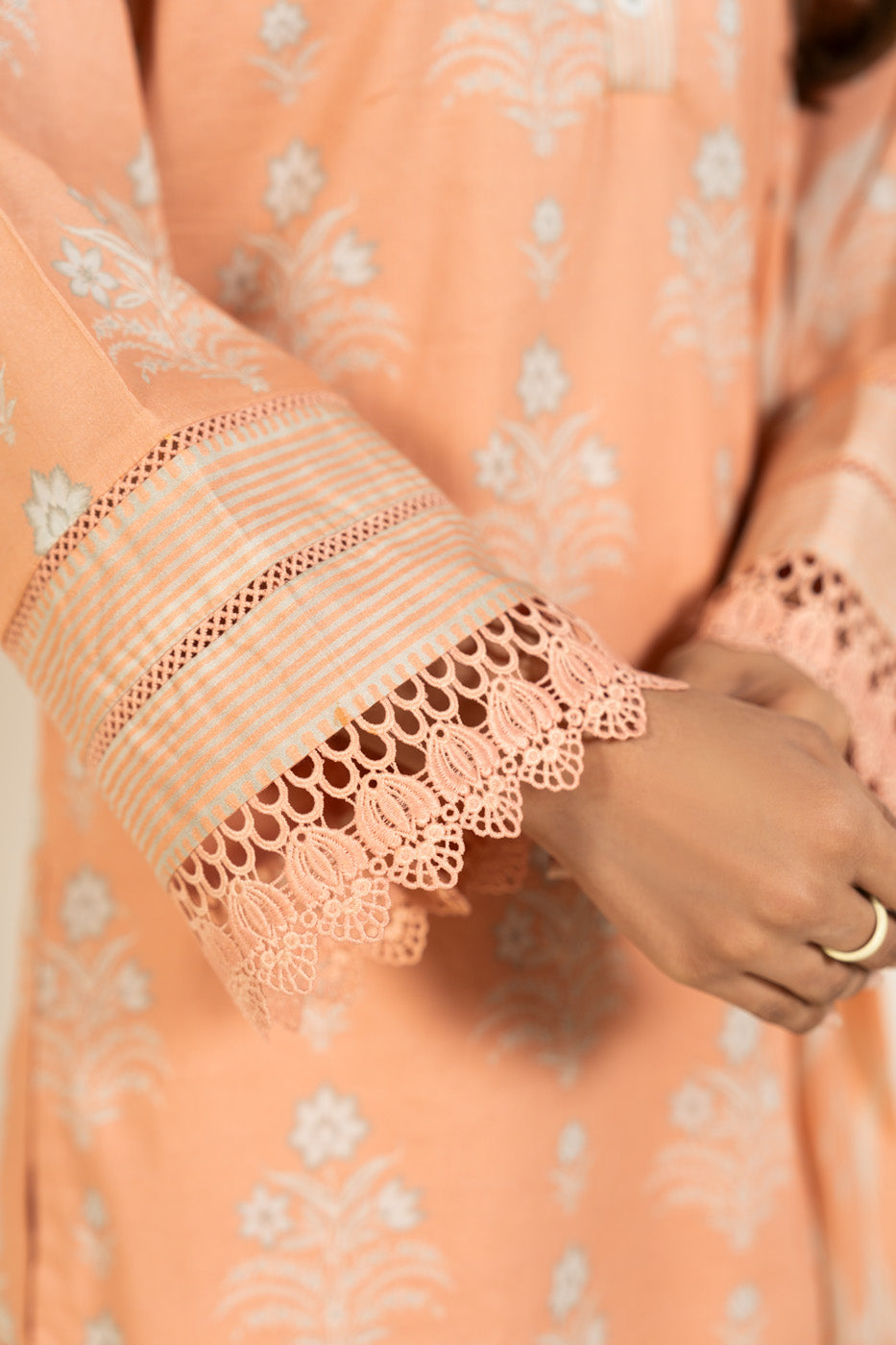 RTS | SHIRT & DUPATTA view 3