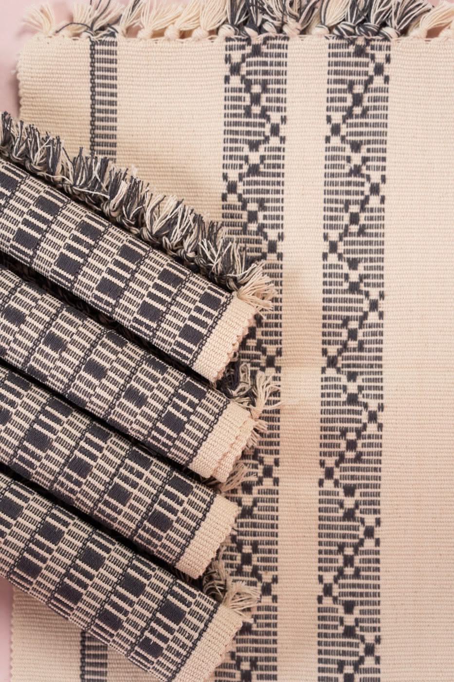 HOME | TABLE RUNNER