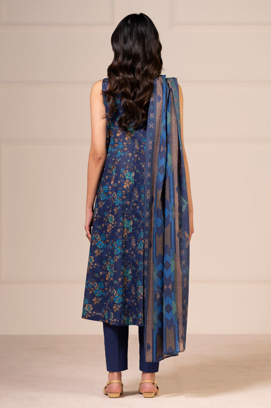 RTS  | SHIRT, TROUSER & DUPATTA view 3