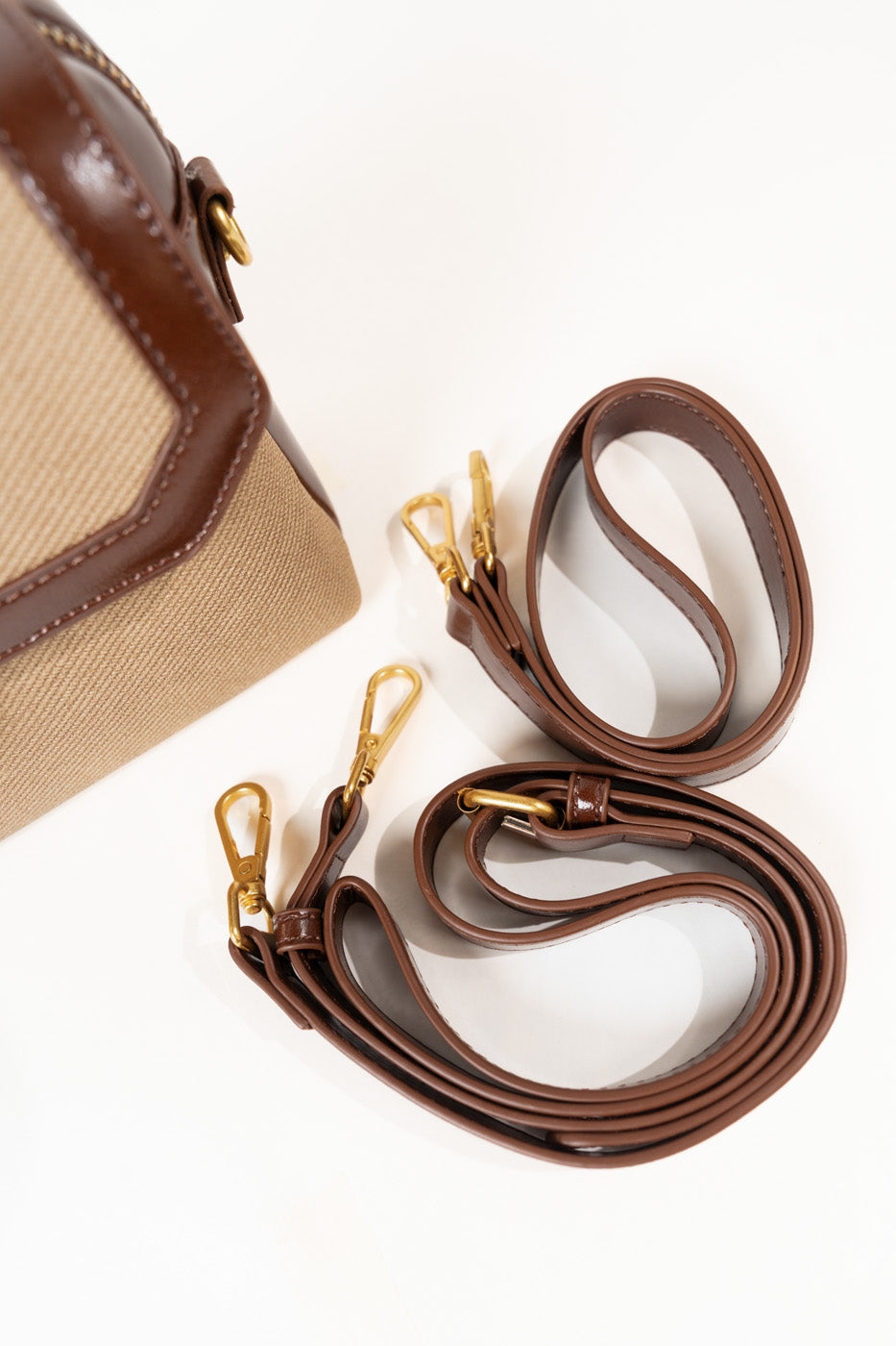 CLASSIC CROSS BODY BAG alternate view