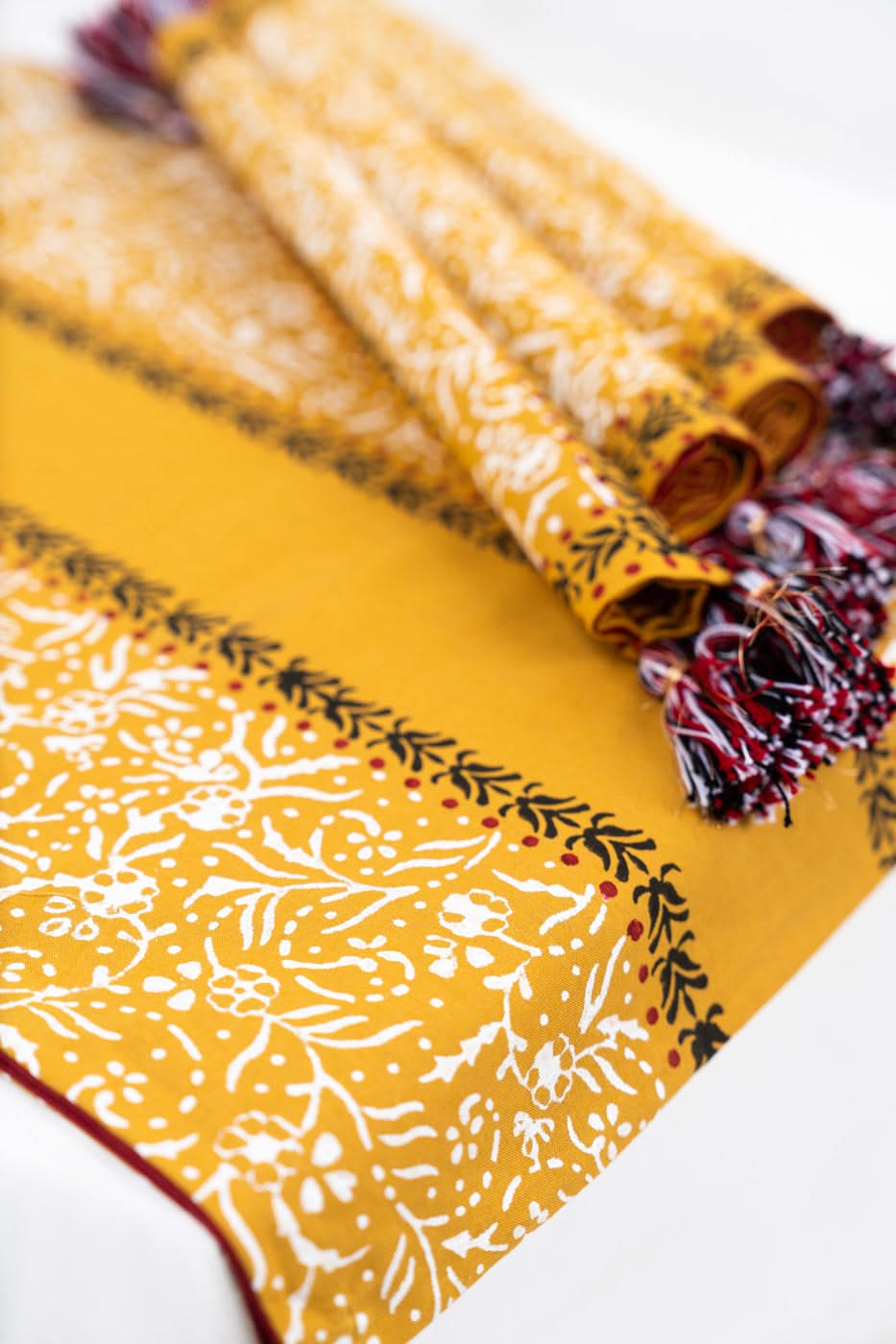 HOME | TABLE RUNNER alternate view