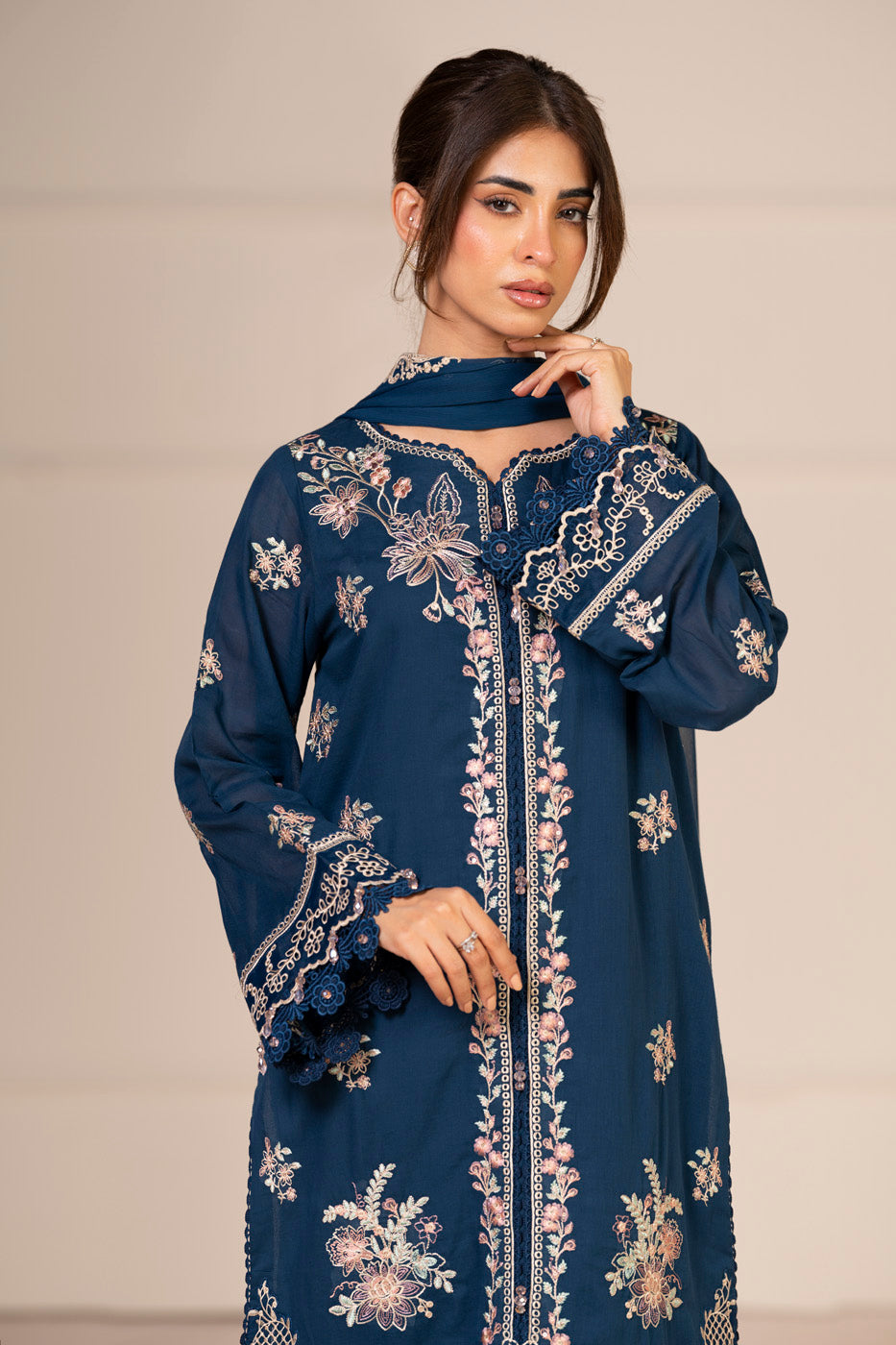 RTS | SHIRT, TROUSER & DUPATTA alternate view