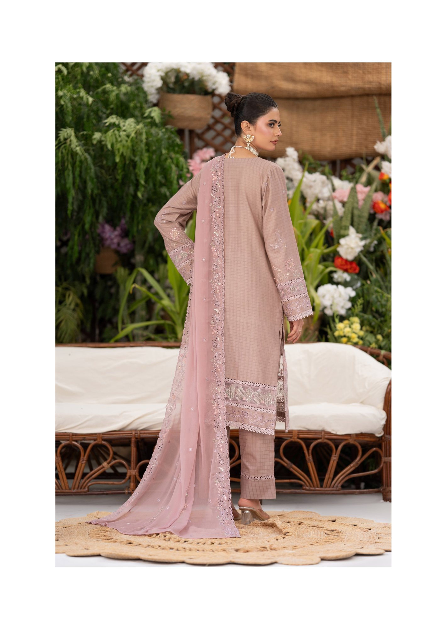 Bint-e-Noor Rabeeya alternate view